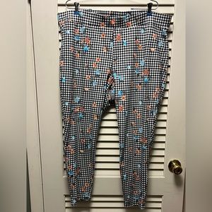 Torrid Leggings 4X Black & white check with flowers, Stretch Pants.